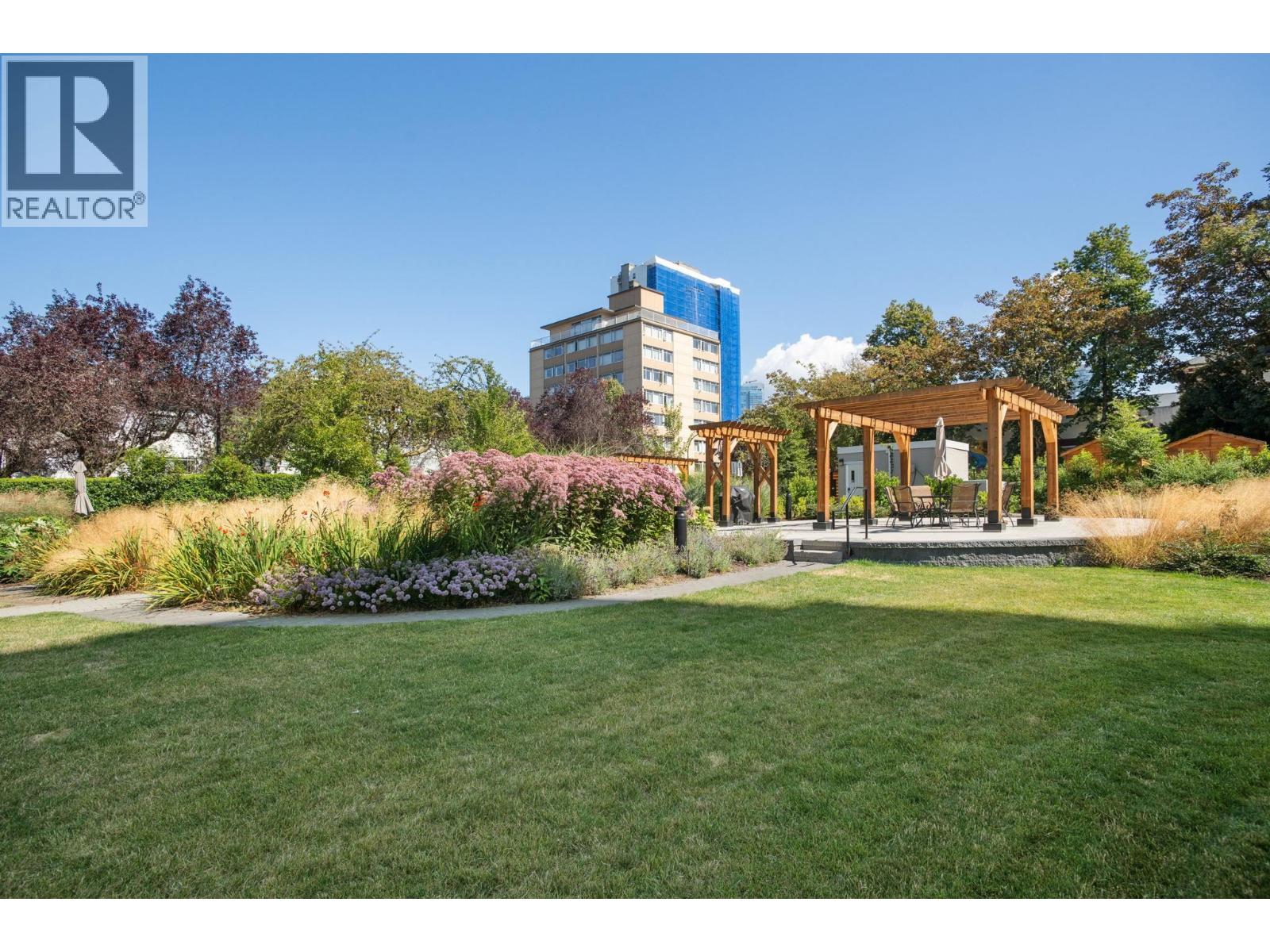 Photo 4 of 206 1740 Comox Street, Vancouver BC