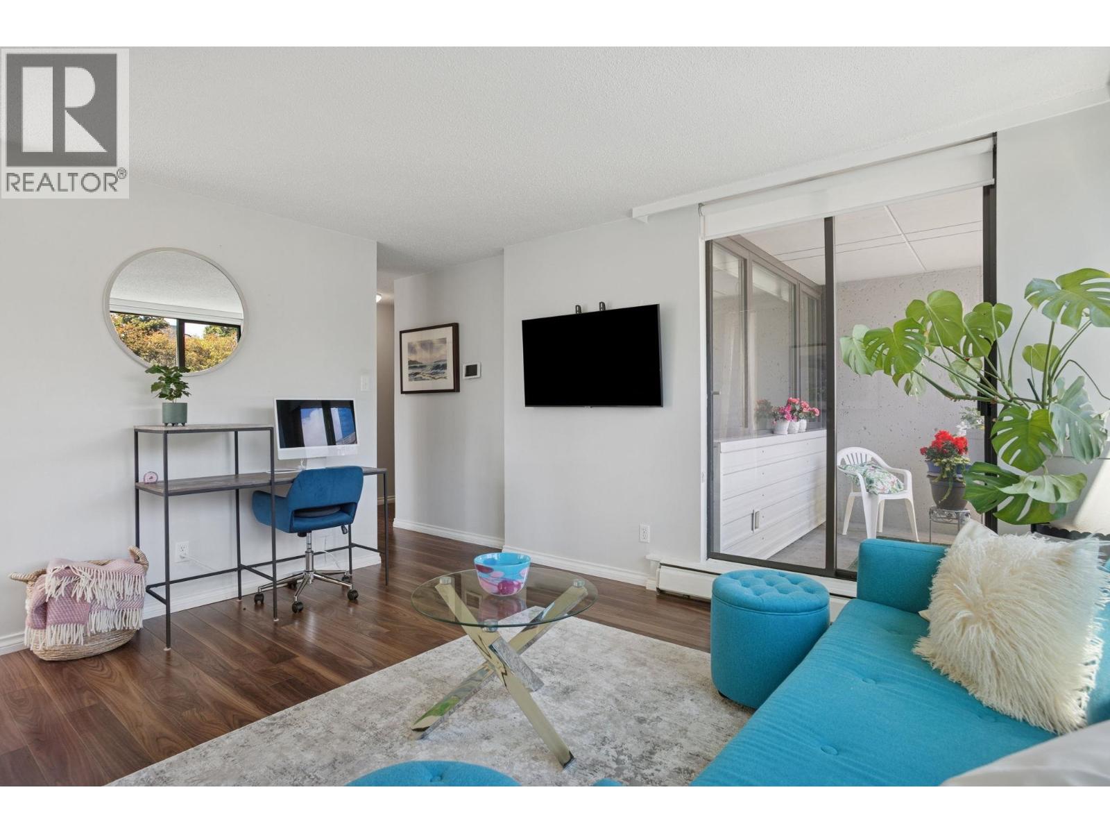 Photo 3 of 206 1740 Comox Street, Vancouver BC
