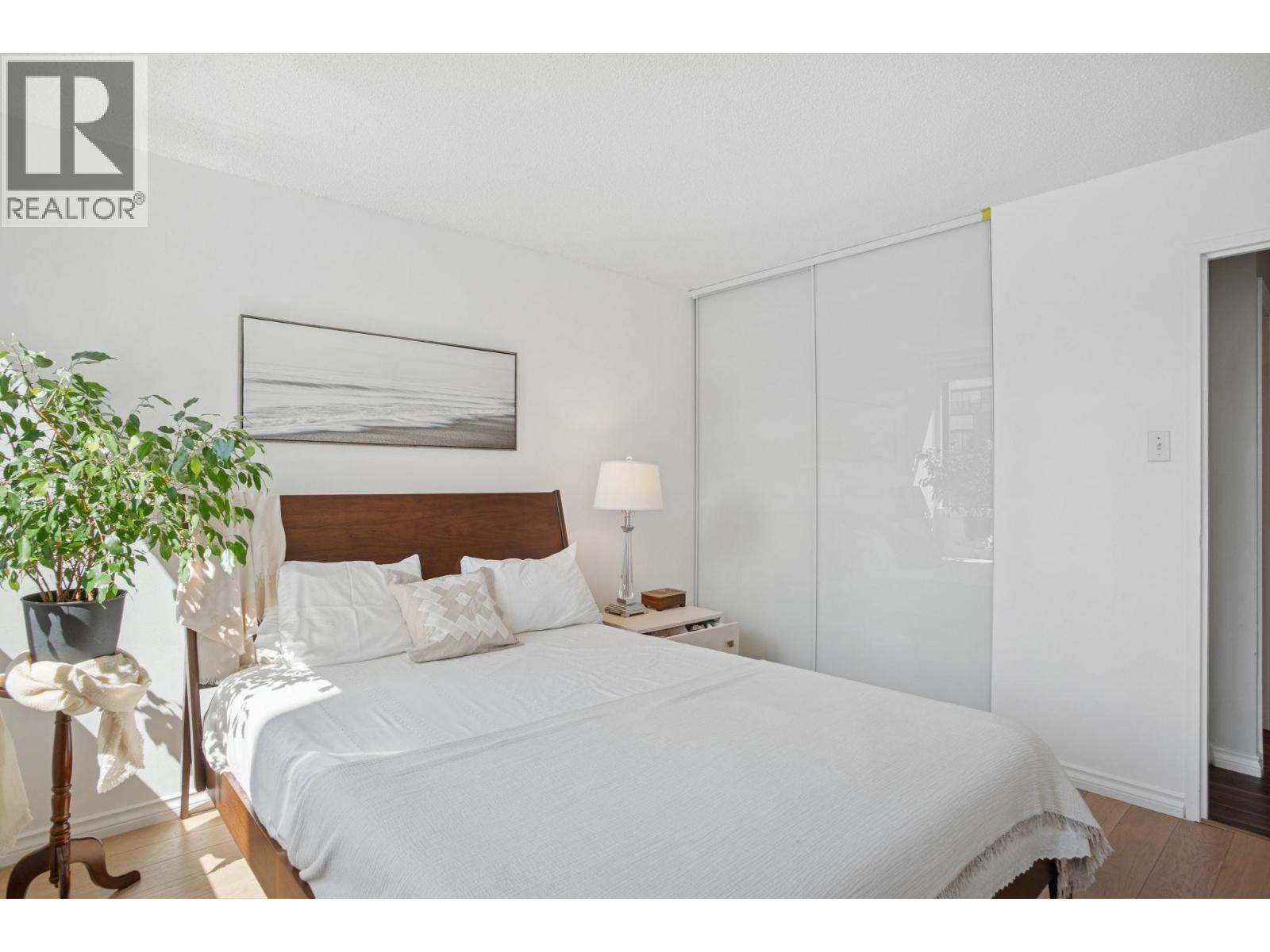 Photo 12 of 206 1740 Comox Street, Vancouver BC