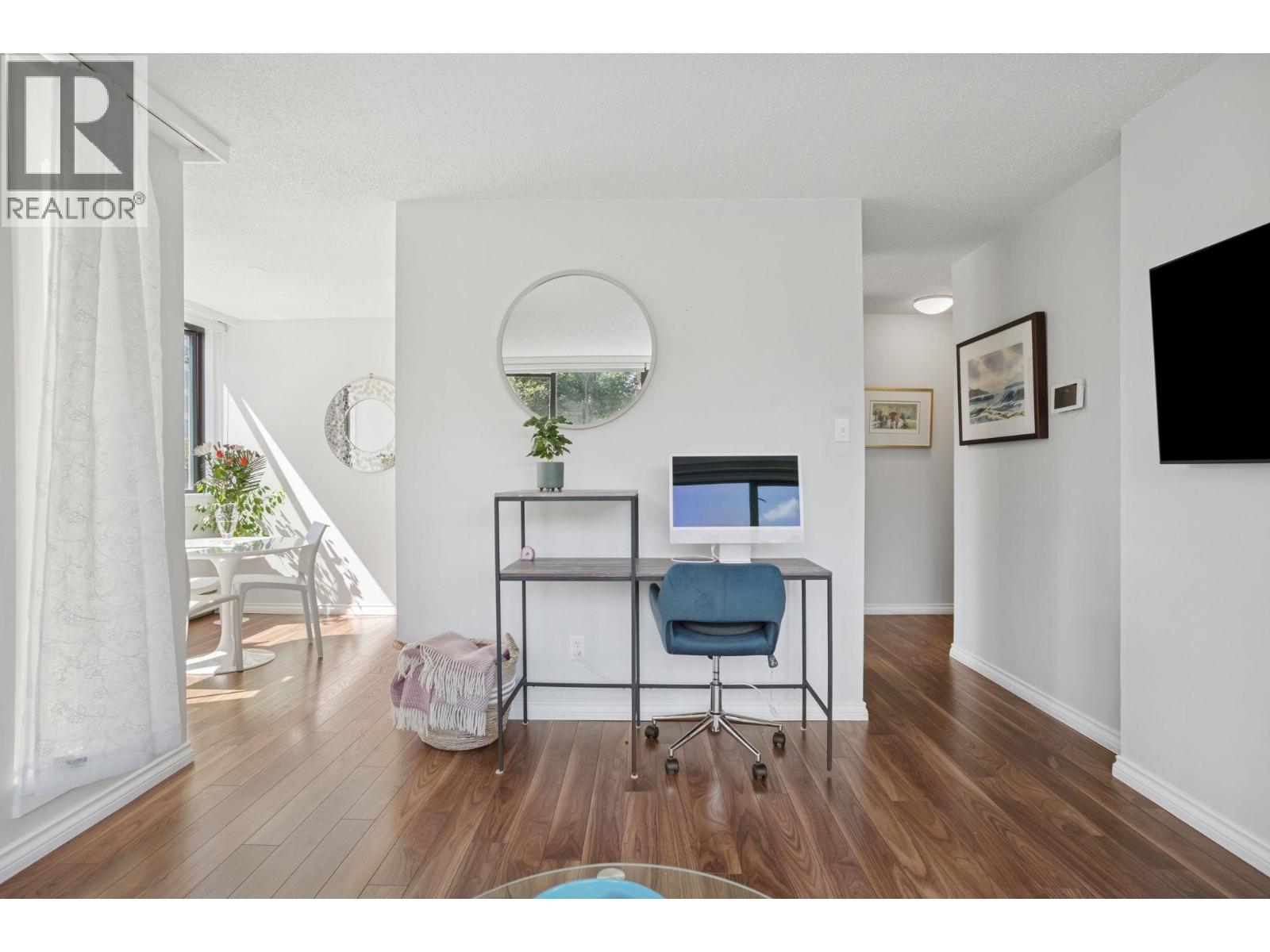 Photo 5 of 206 1740 Comox Street, Vancouver BC