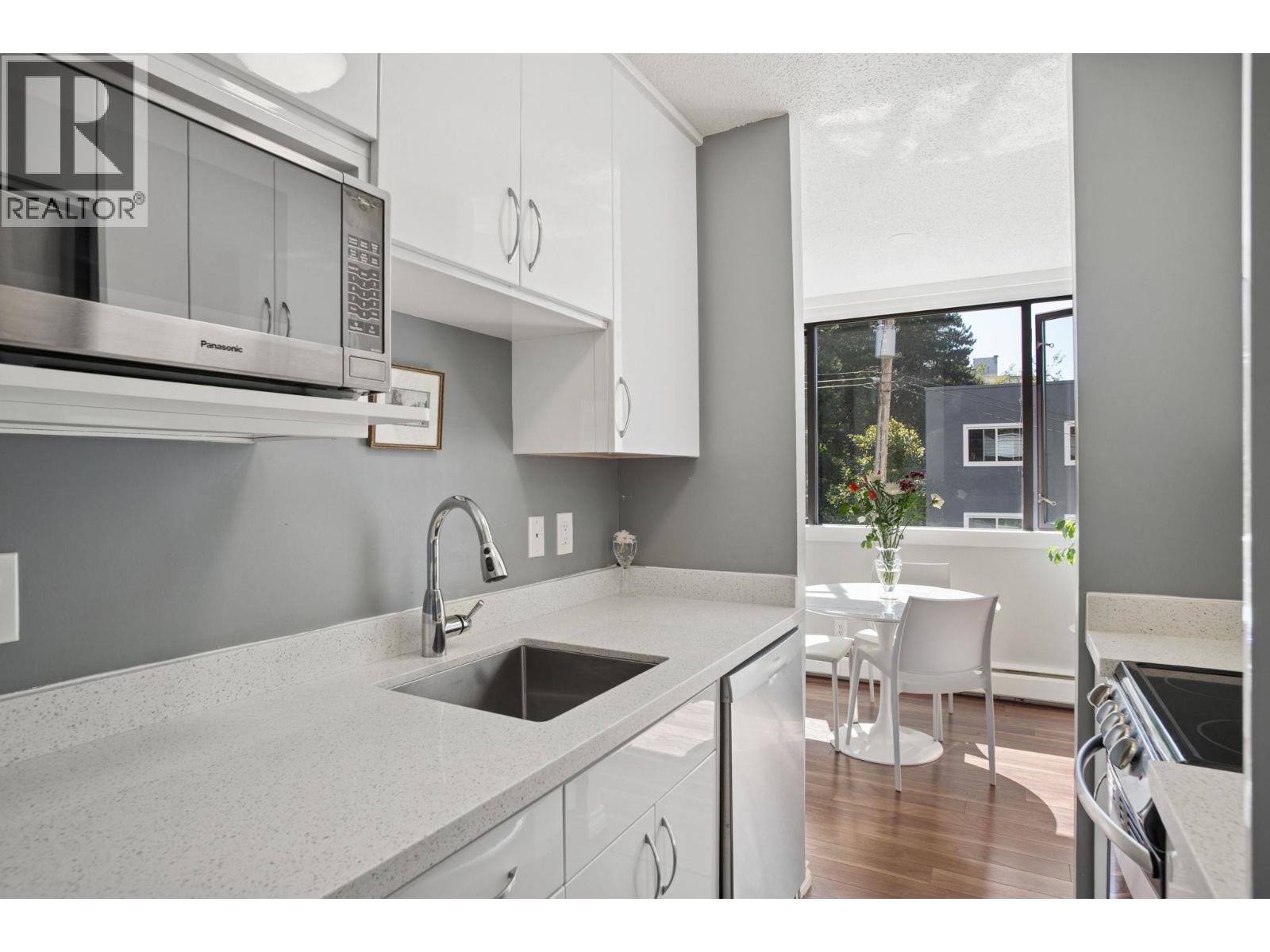 Photo 8 of 206 1740 Comox Street, Vancouver BC