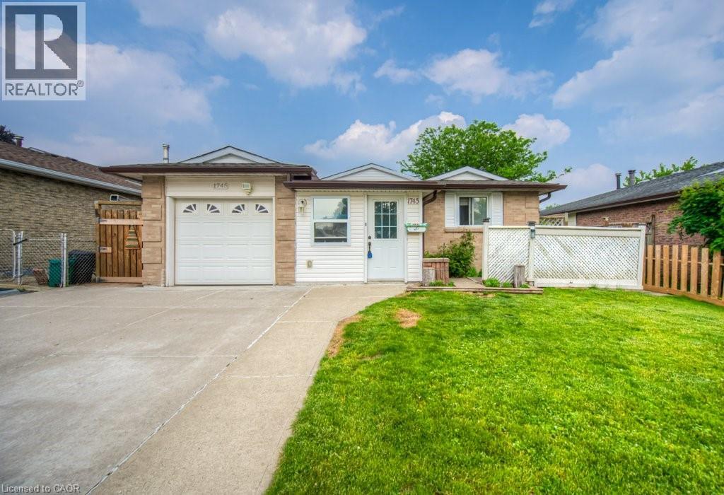 Photo 4 of 1745 Briarwood Drive, Cambridge ON