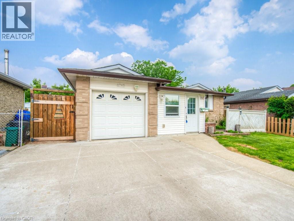 Photo 5 of 1745 Briarwood Drive, Cambridge ON