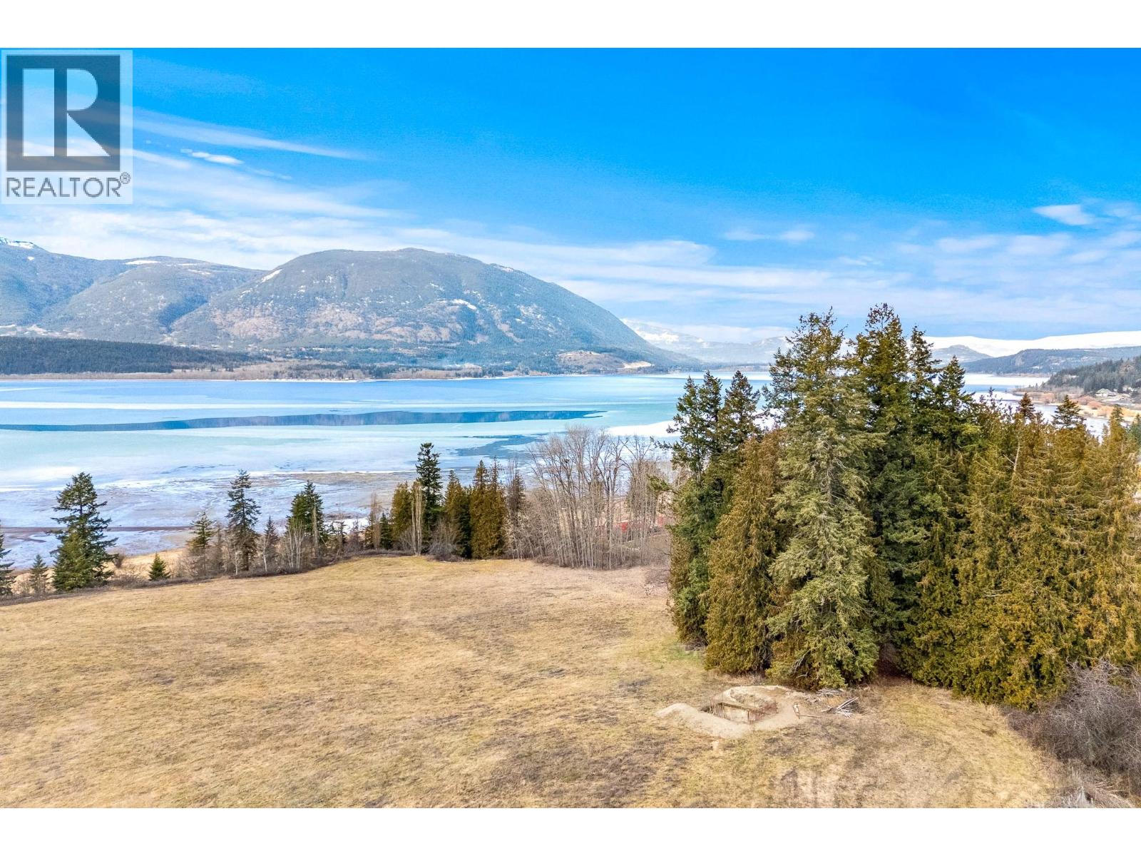 Photo 9 of 2351 Lakeshore Road Ne, Salmon Arm BC