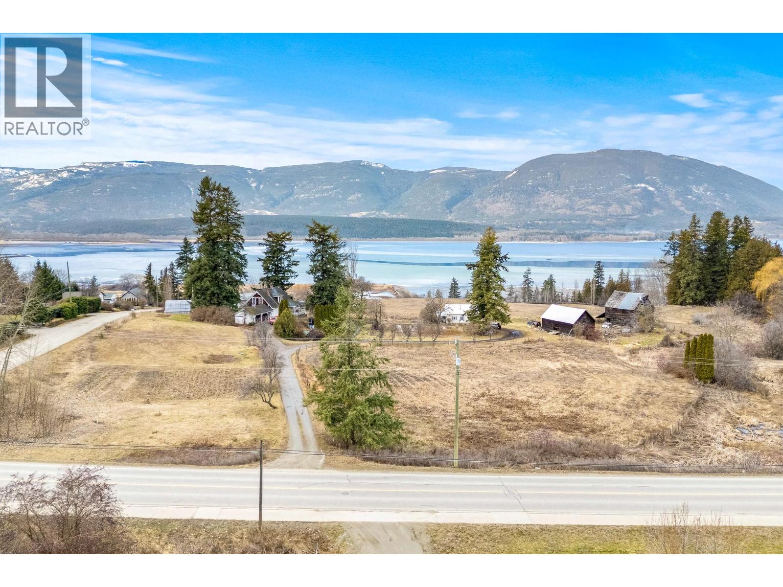Photo 7 of 2351 Lakeshore Road Ne, Salmon Arm BC