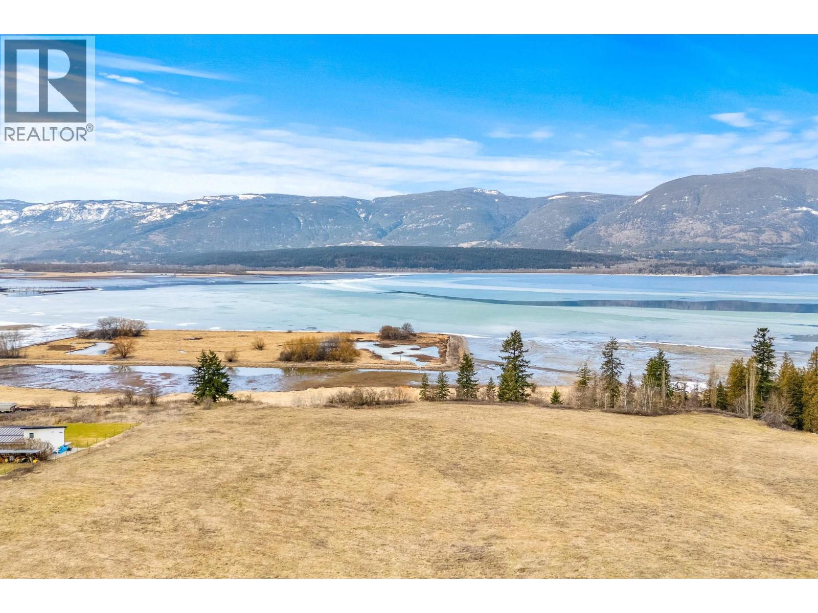 Photo 8 of 2351 Lakeshore Road Ne, Salmon Arm BC