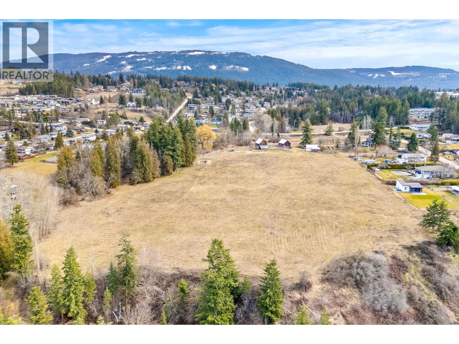Photo 13 of 2351 Lakeshore Road Ne, Salmon Arm BC