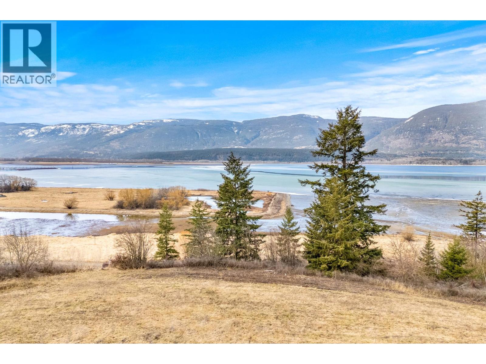 Photo 12 of 2351 Lakeshore Road Ne, Salmon Arm BC