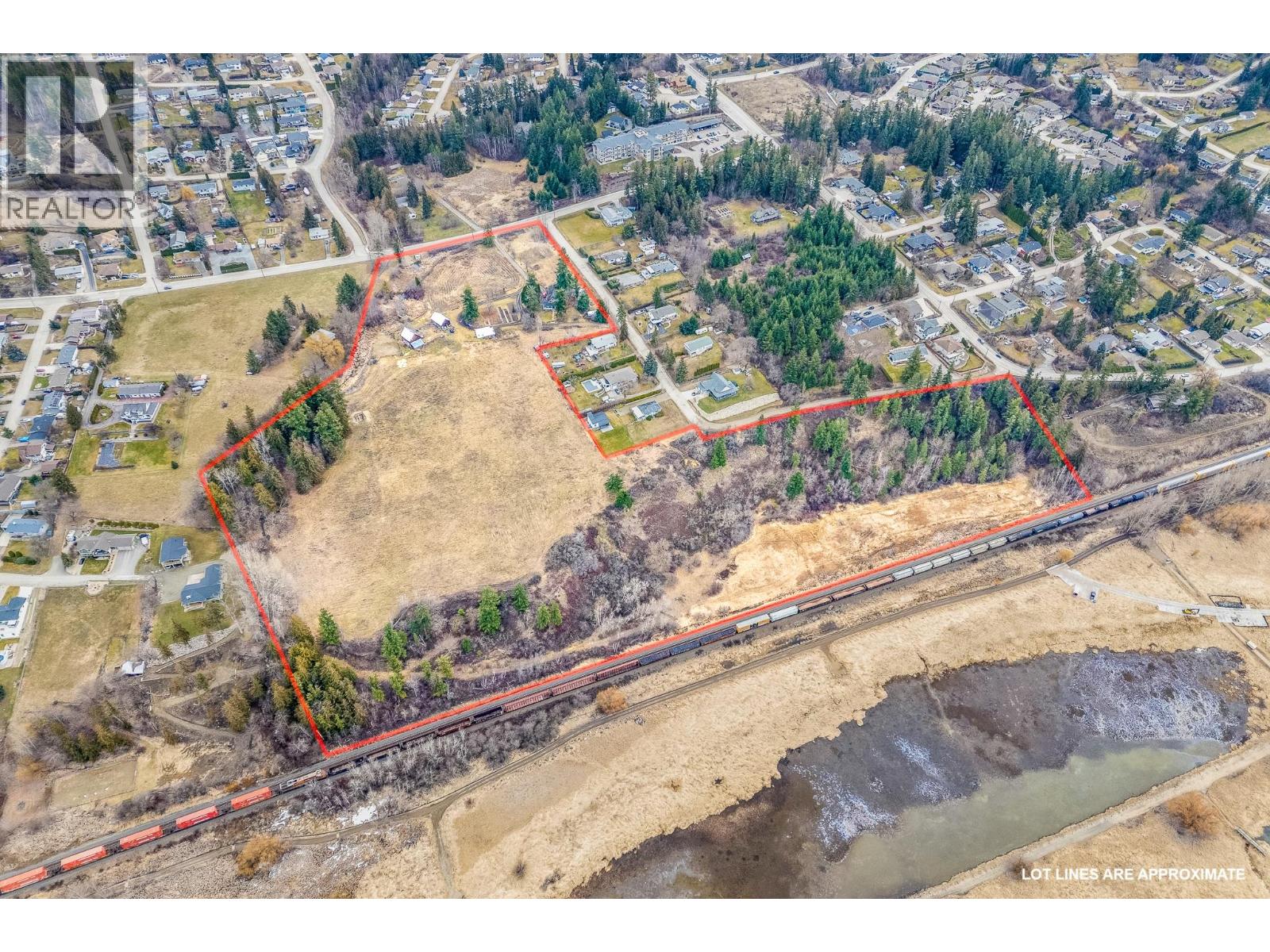 Photo 5 of 2351 Lakeshore Road Ne, Salmon Arm BC