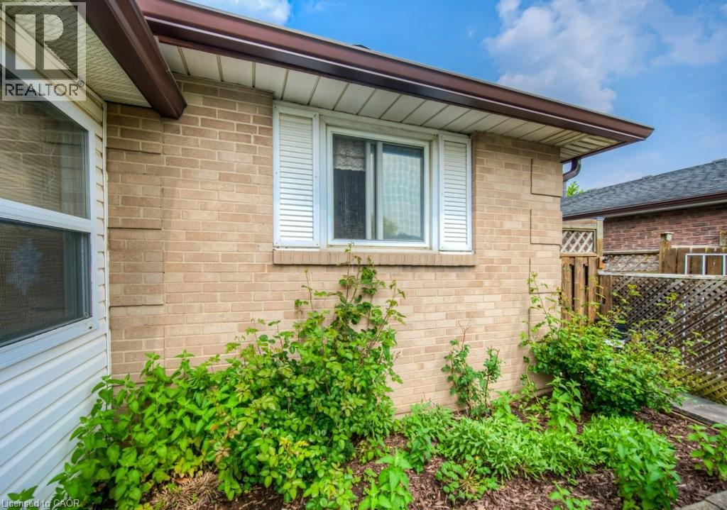 Photo 6 of 1745 Briarwood Drive, Cambridge ON
