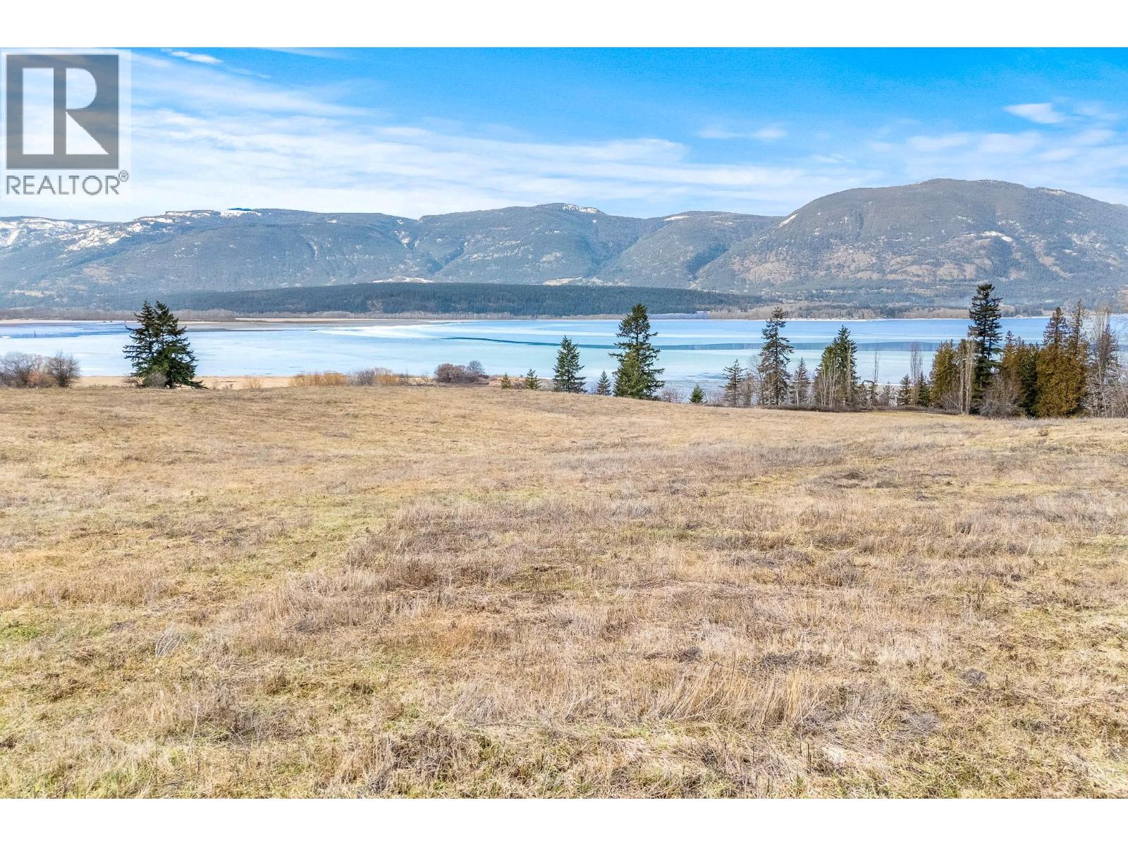 Photo 11 of 2351 Lakeshore Road Ne, Salmon Arm BC