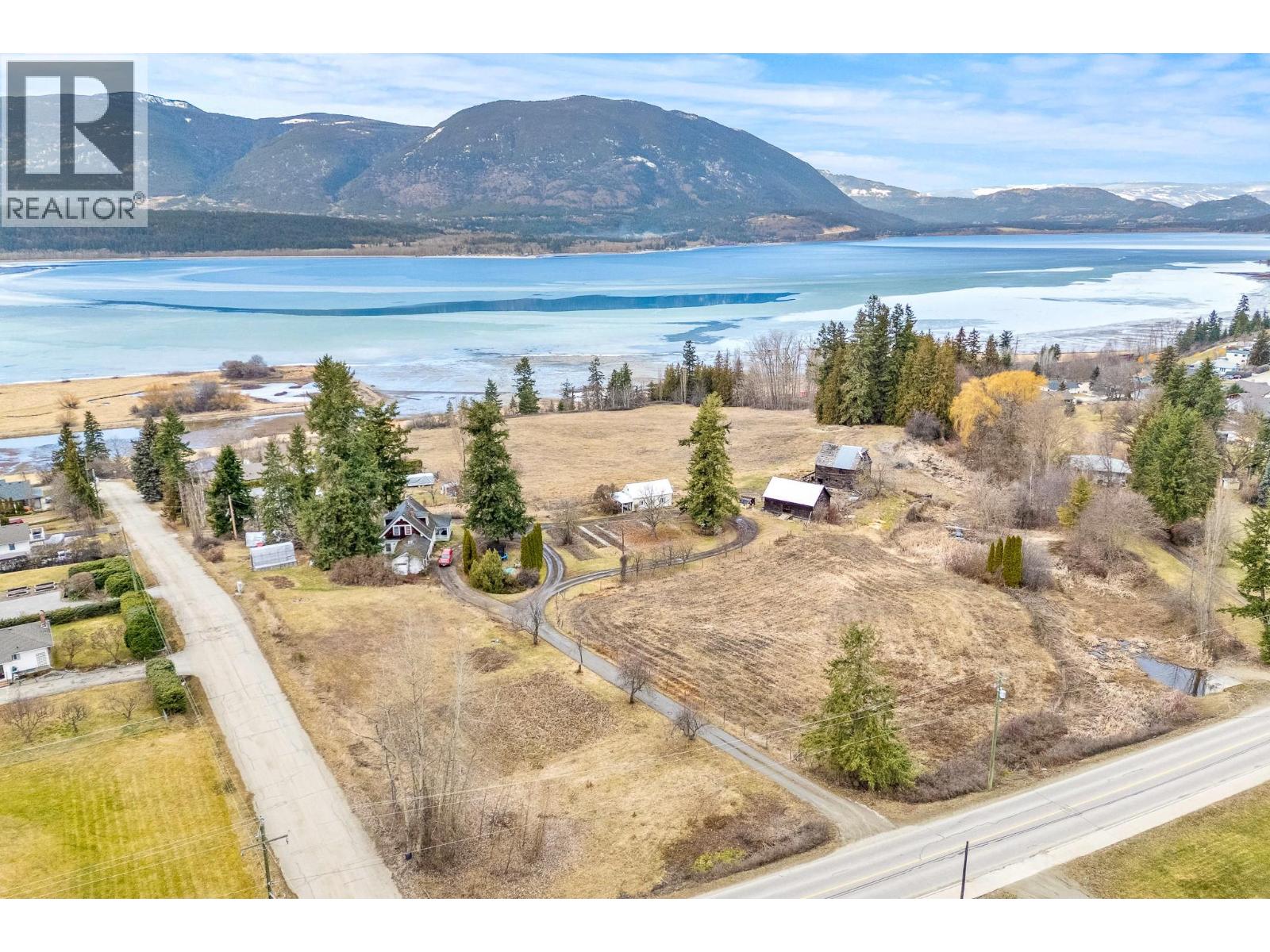 Photo 2 of 2351 Lakeshore Road Ne, Salmon Arm BC