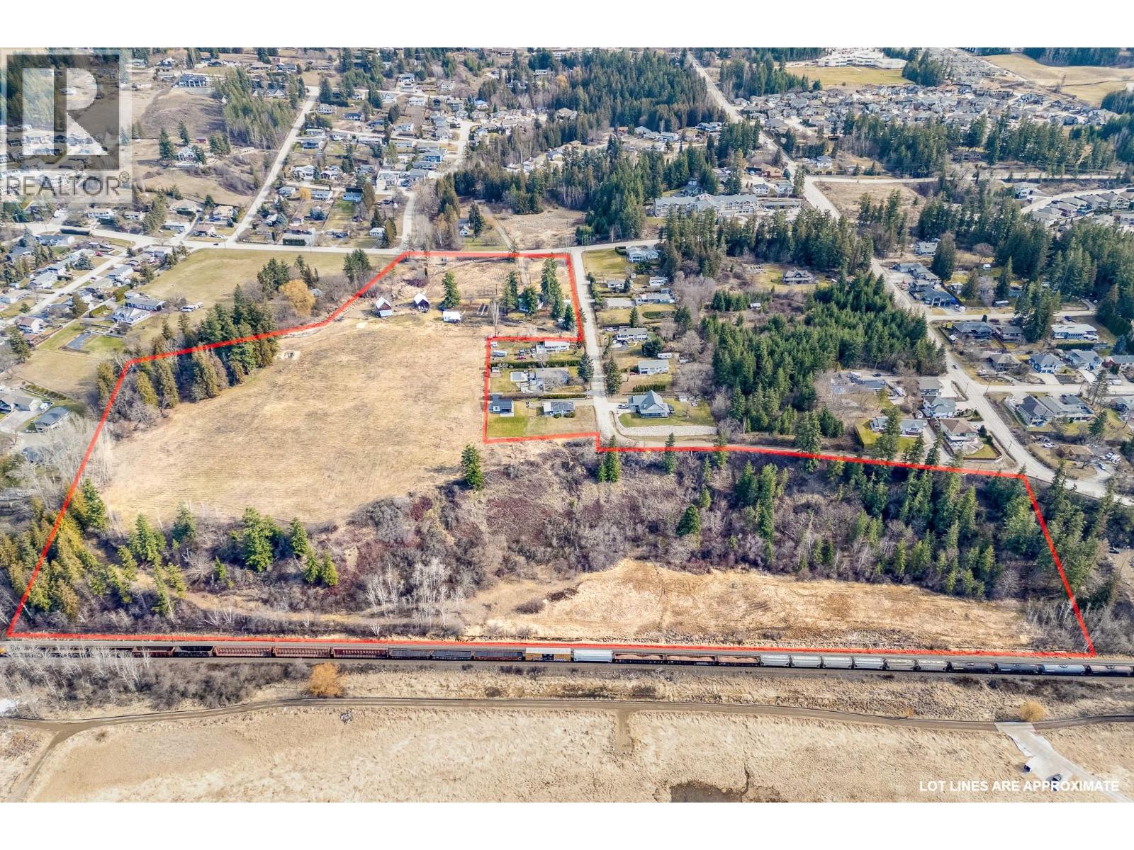 Photo 14 of 2351 Lakeshore Road Ne, Salmon Arm BC