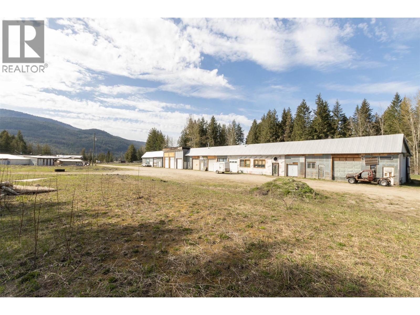 Photo 11 of 5755 Mellor Frontage Road, Salmon Arm BC