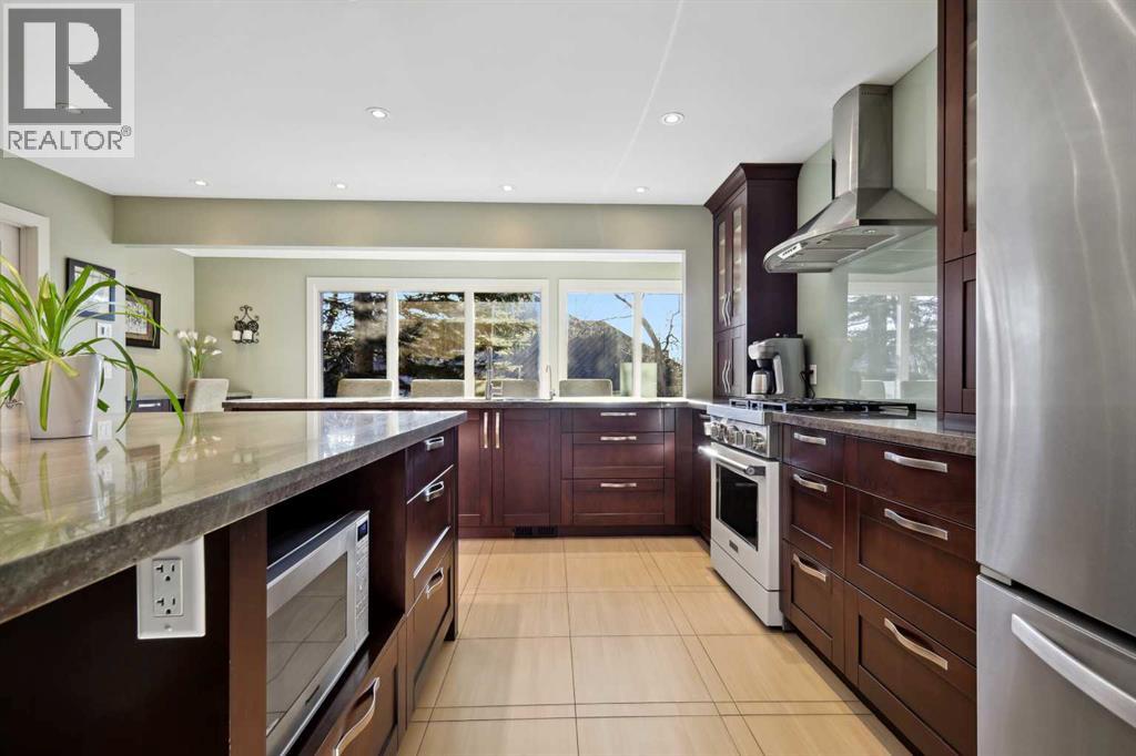 Photo 4 of 127 Varsity Estates Grove Nw, Calgary AB