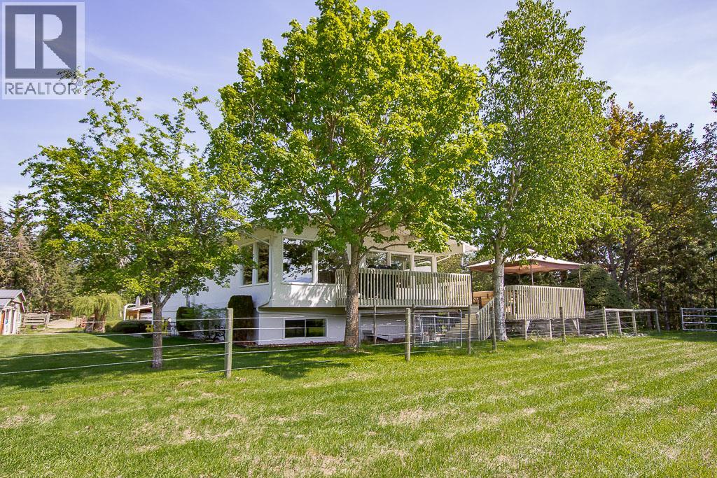 Photo 5 of 3851 10 Avenue Se, Salmon Arm BC