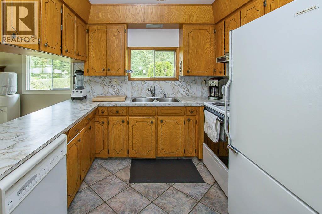 Photo 15 of 3851 10 Avenue Se, Salmon Arm BC