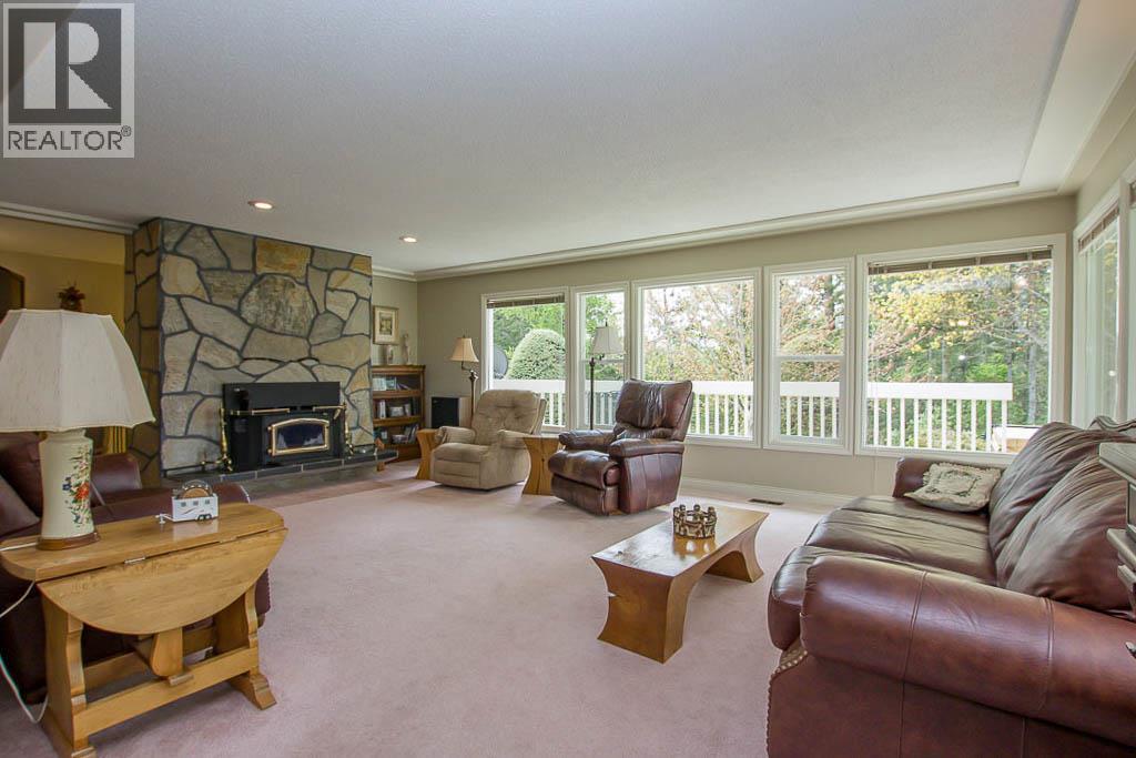 Photo 11 of 3851 10 Avenue Se, Salmon Arm BC