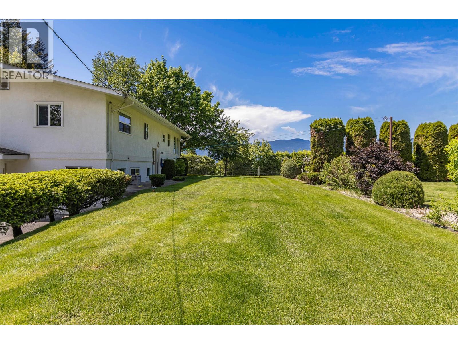 Photo 4 of 3851 10 Avenue Se, Salmon Arm BC