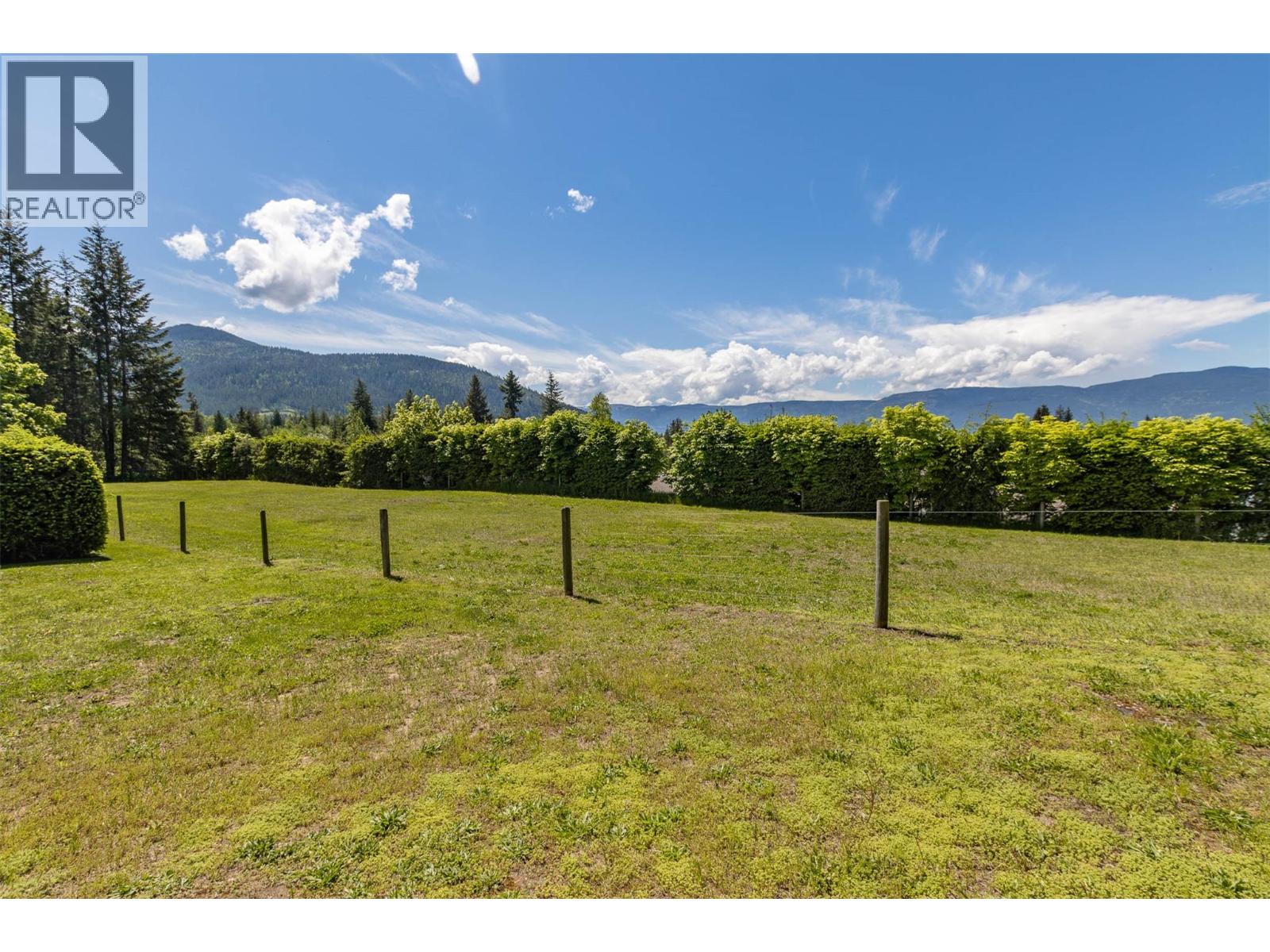 Photo 9 of 3851 10 Avenue Se, Salmon Arm BC