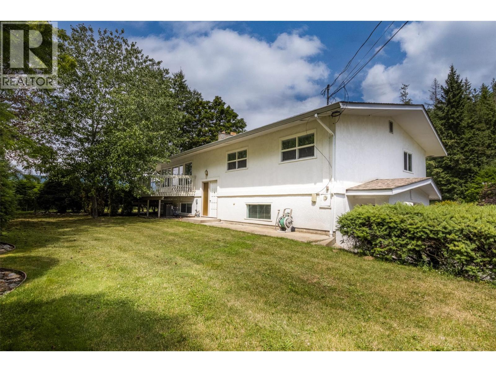 Photo 2 of 3851 10 Avenue Se, Salmon Arm BC