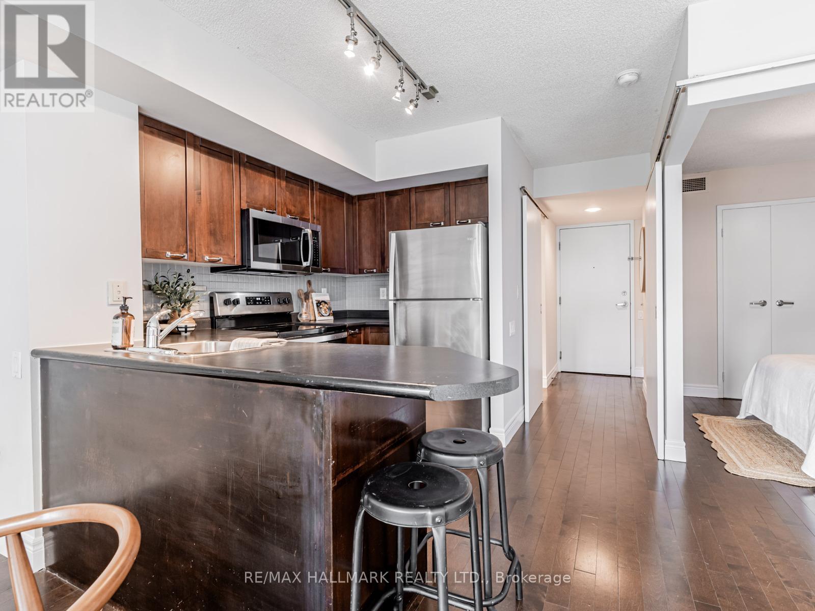 Photo 4 of 710 75 Dalhousie Street, Toronto ON