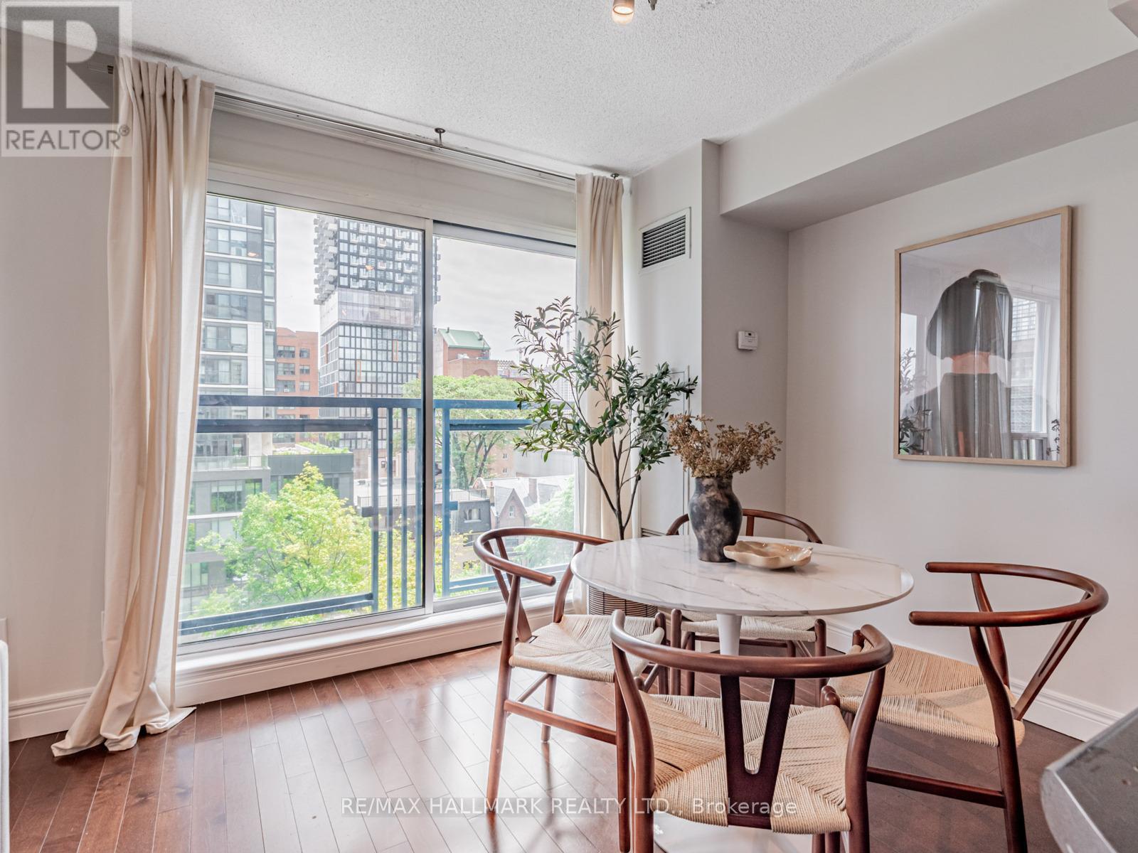 Photo 6 of 710 75 Dalhousie Street, Toronto ON