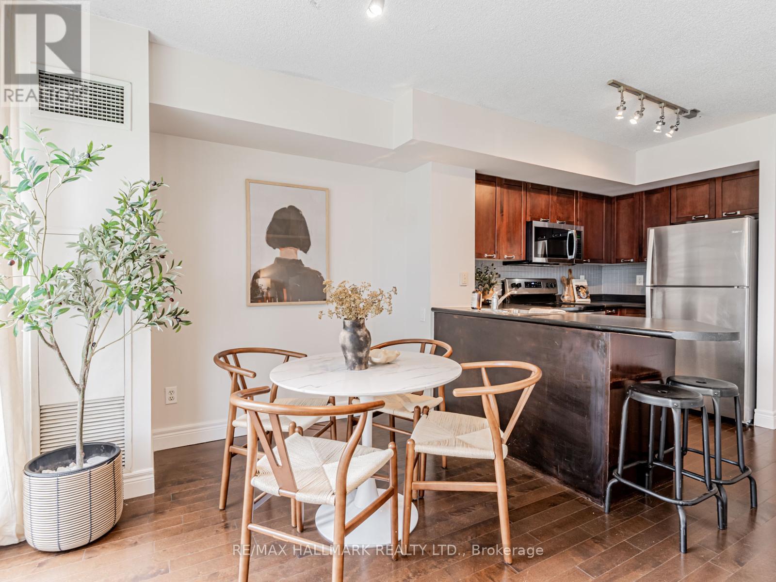 Photo 3 of 710 75 Dalhousie Street, Toronto ON