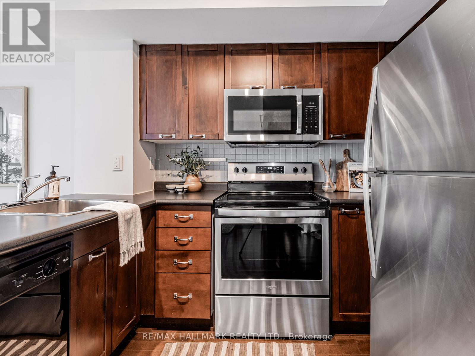 Photo 5 of 710 75 Dalhousie Street, Toronto ON