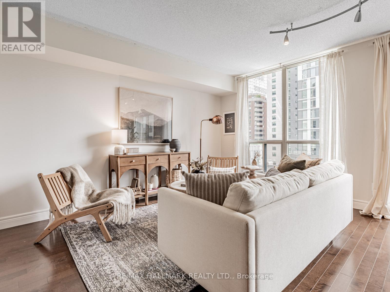 Photo 9 of 710 75 Dalhousie Street, Toronto ON