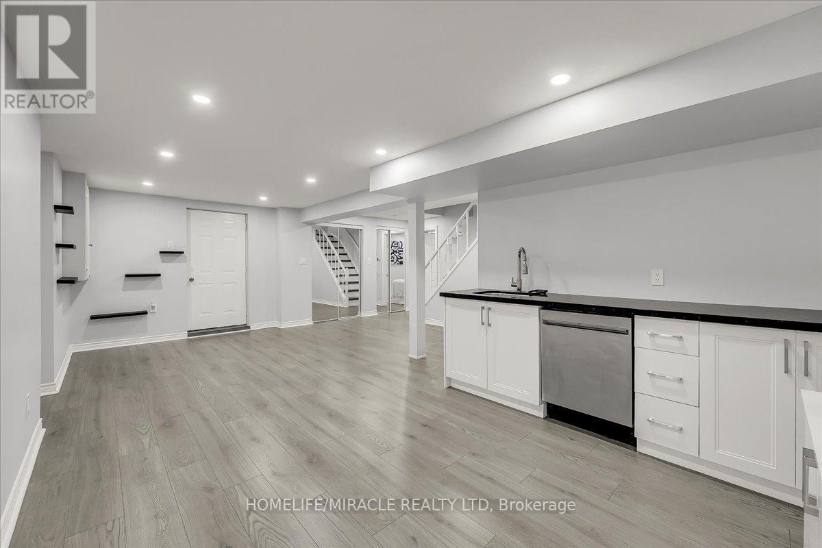 Photo 34 of 301 Odonoghue Avenue, Oakville ON