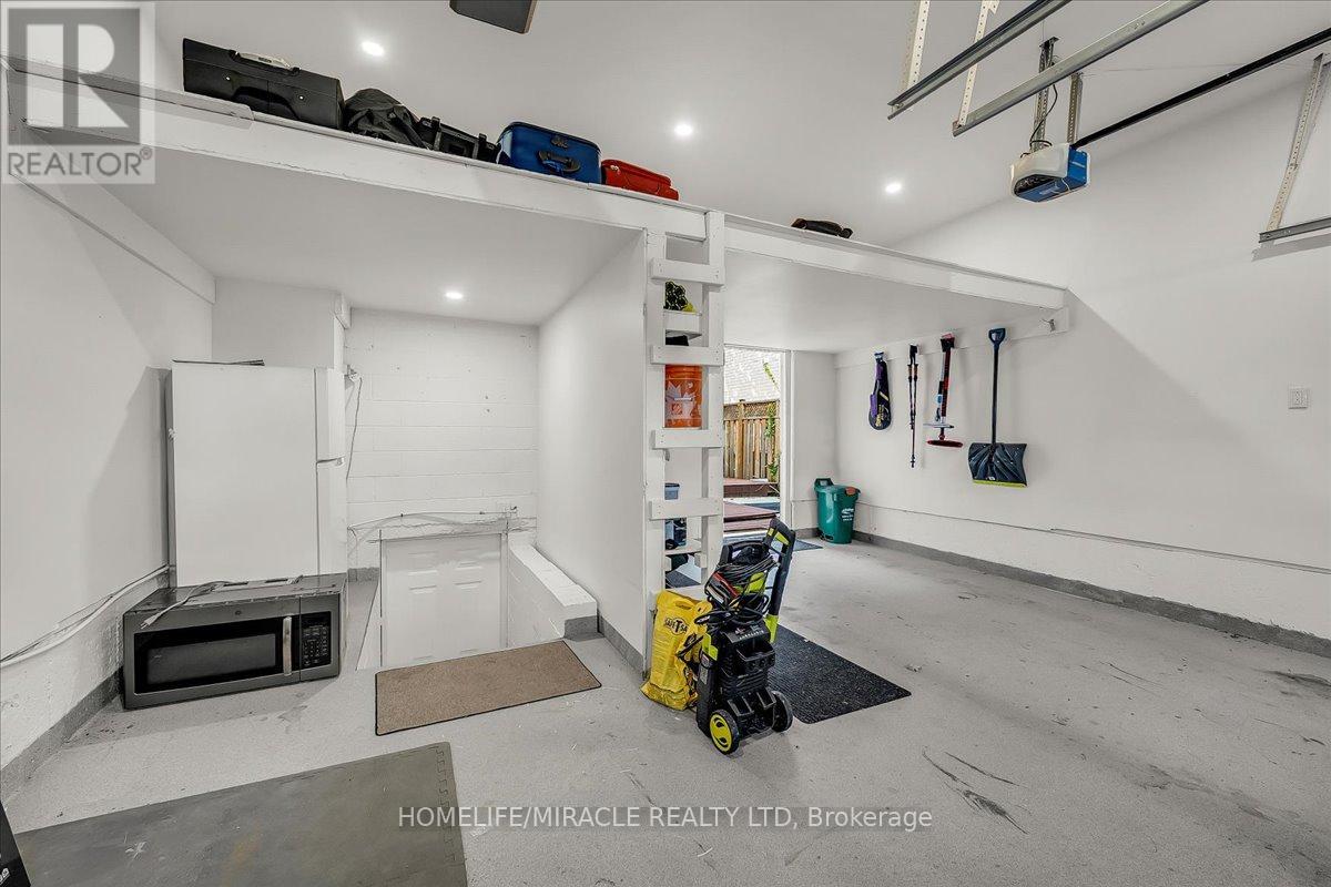 Photo 38 of 301 Odonoghue Avenue, Oakville ON