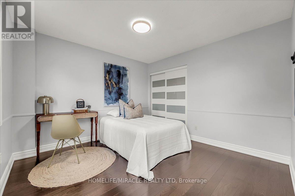 Photo 30 of 301 Odonoghue Avenue, Oakville ON