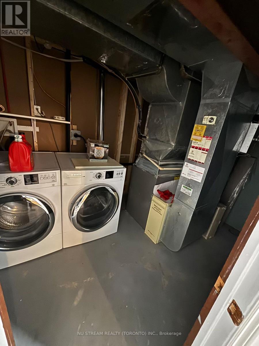 Photo 11 of Basement 132 Heatherside Drive, Toronto ON
