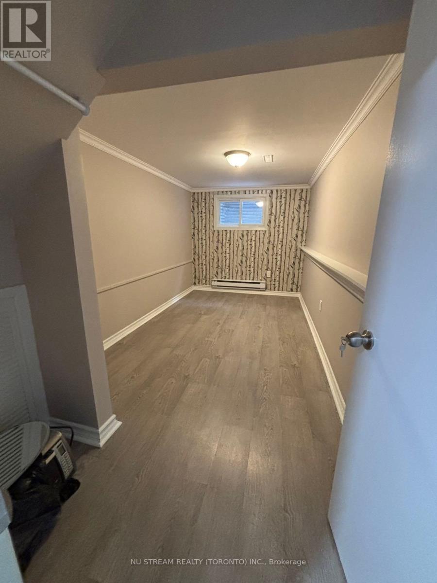 Photo 8 of Basement 132 Heatherside Drive, Toronto ON