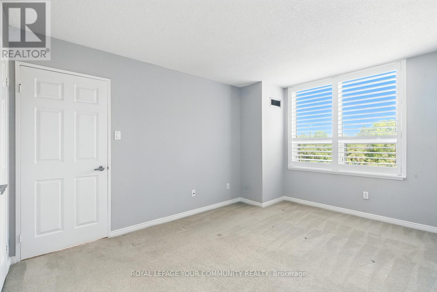 Photo 12 of 305 14924 Yonge Street, Aurora ON