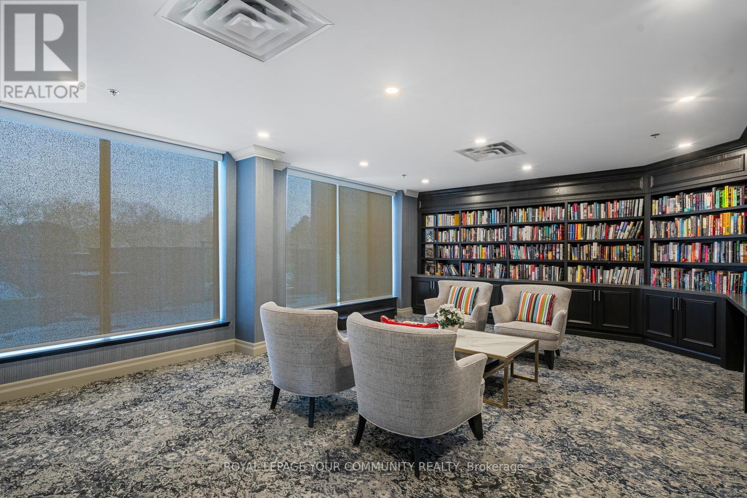 Photo 16 of 305 14924 Yonge Street, Aurora ON