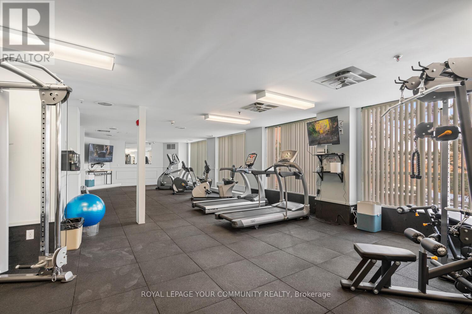 Photo 17 of 305 14924 Yonge Street, Aurora ON