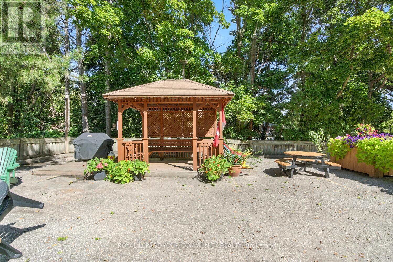 Photo 19 of 305 14924 Yonge Street, Aurora ON
