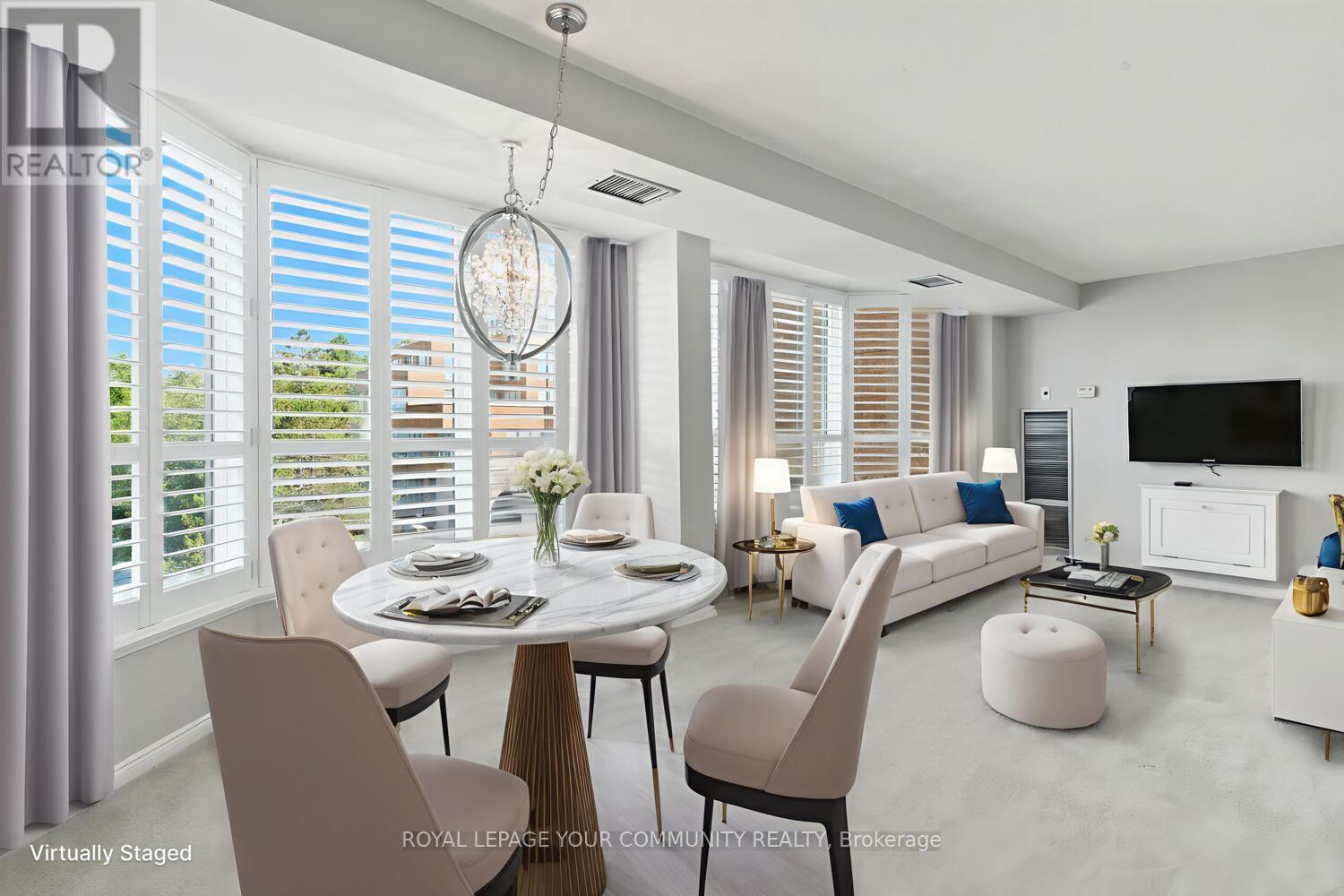 Photo 3 of 305 14924 Yonge Street, Aurora ON