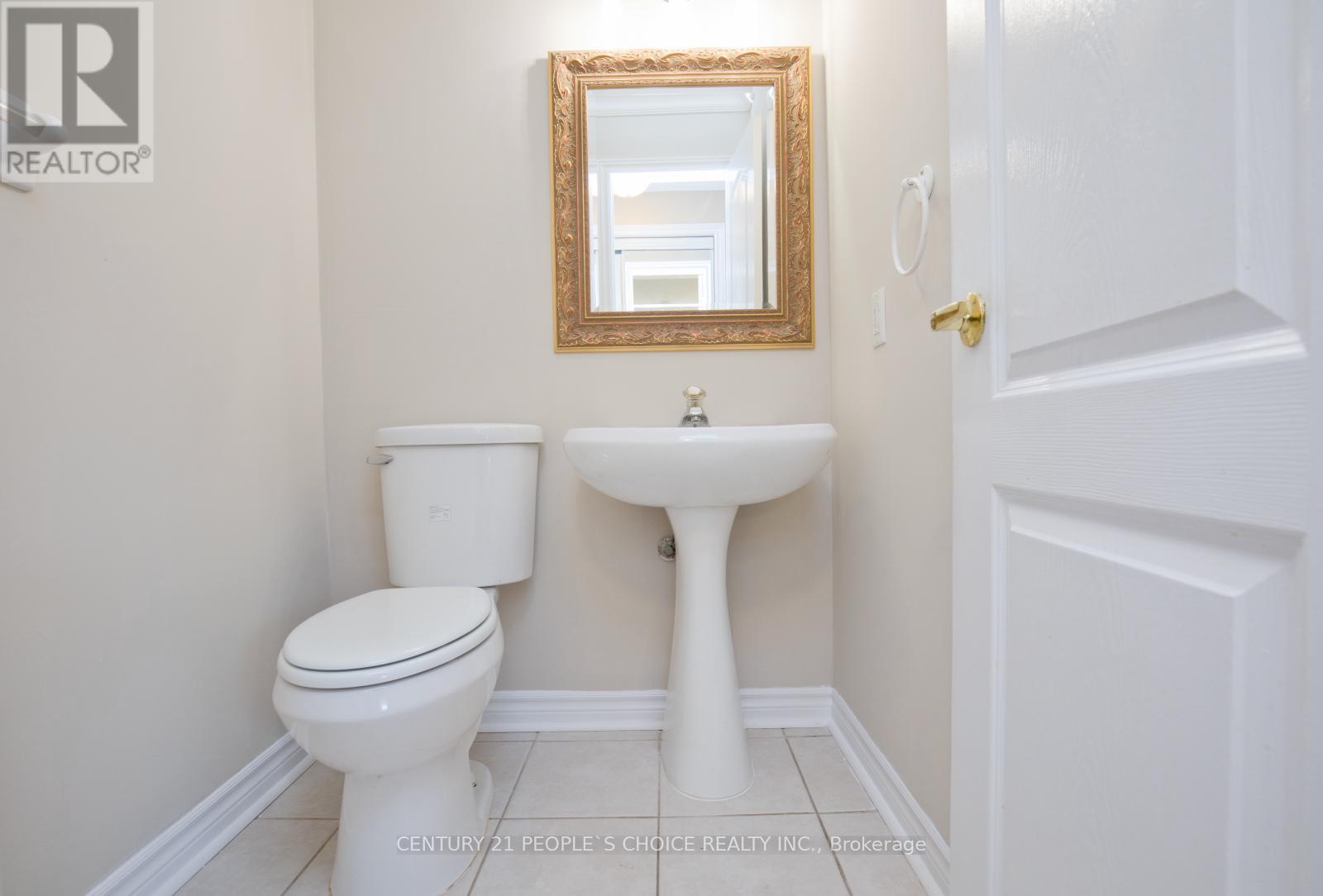 Photo 12 of 71 Rosanna Crescent, Vaughan ON