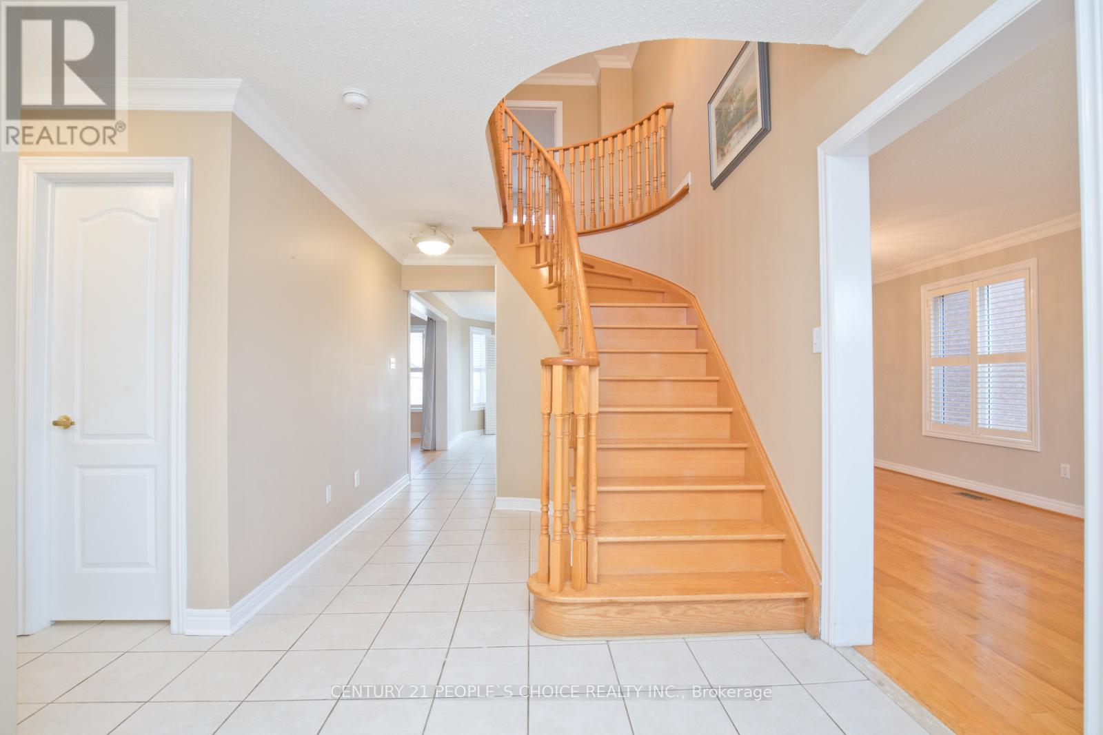 Photo 14 of 71 Rosanna Crescent, Vaughan ON