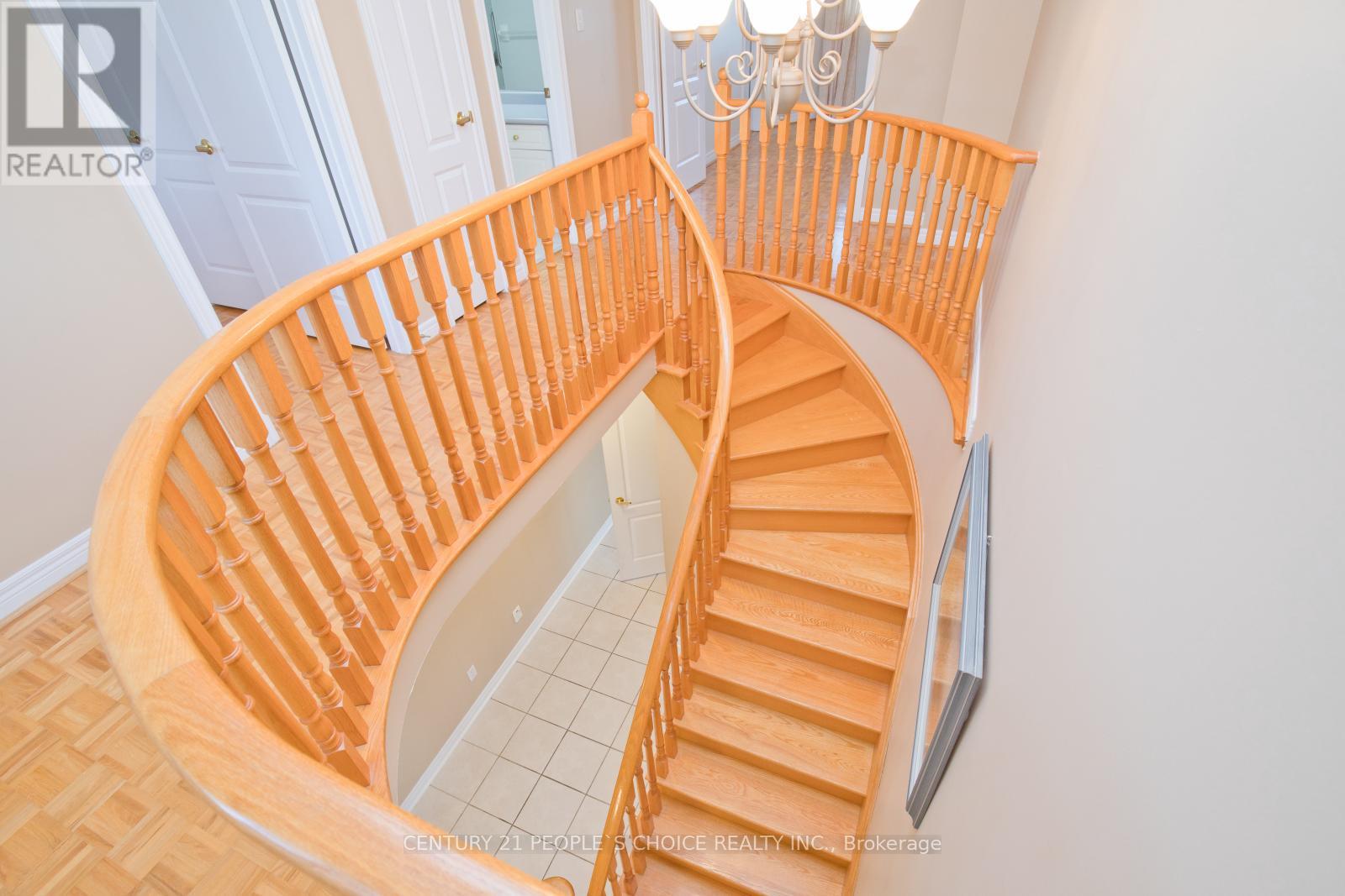 Photo 15 of 71 Rosanna Crescent, Vaughan ON