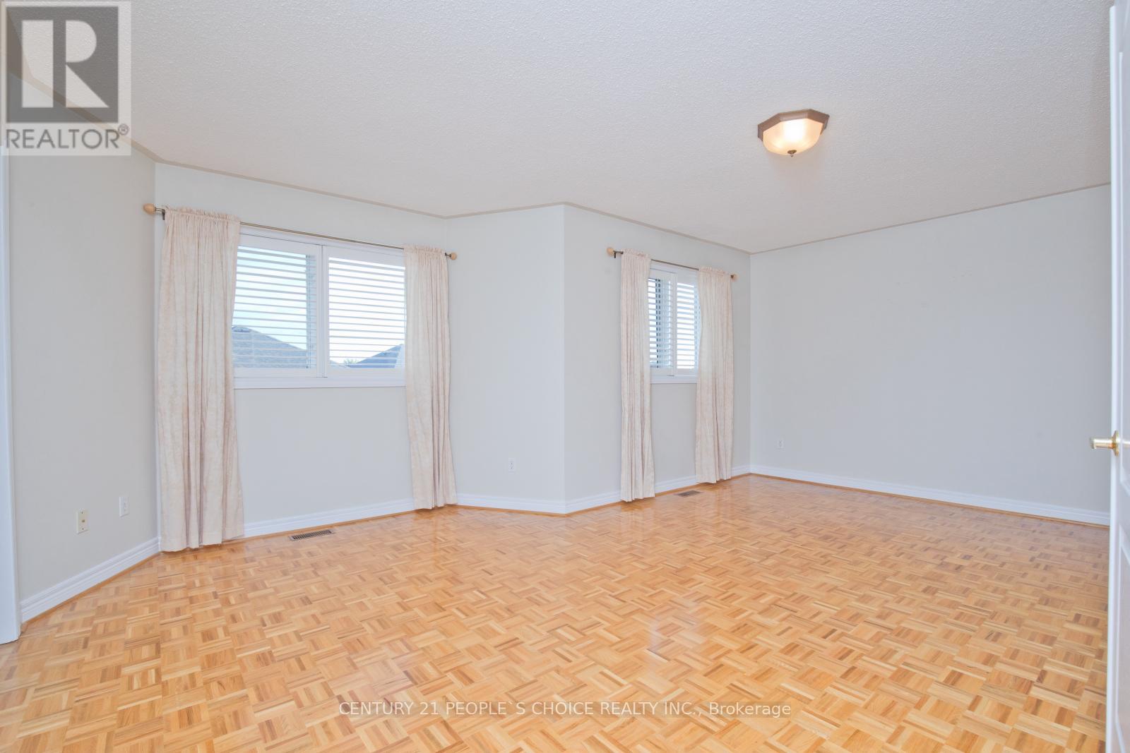 Photo 16 of 71 Rosanna Crescent, Vaughan ON