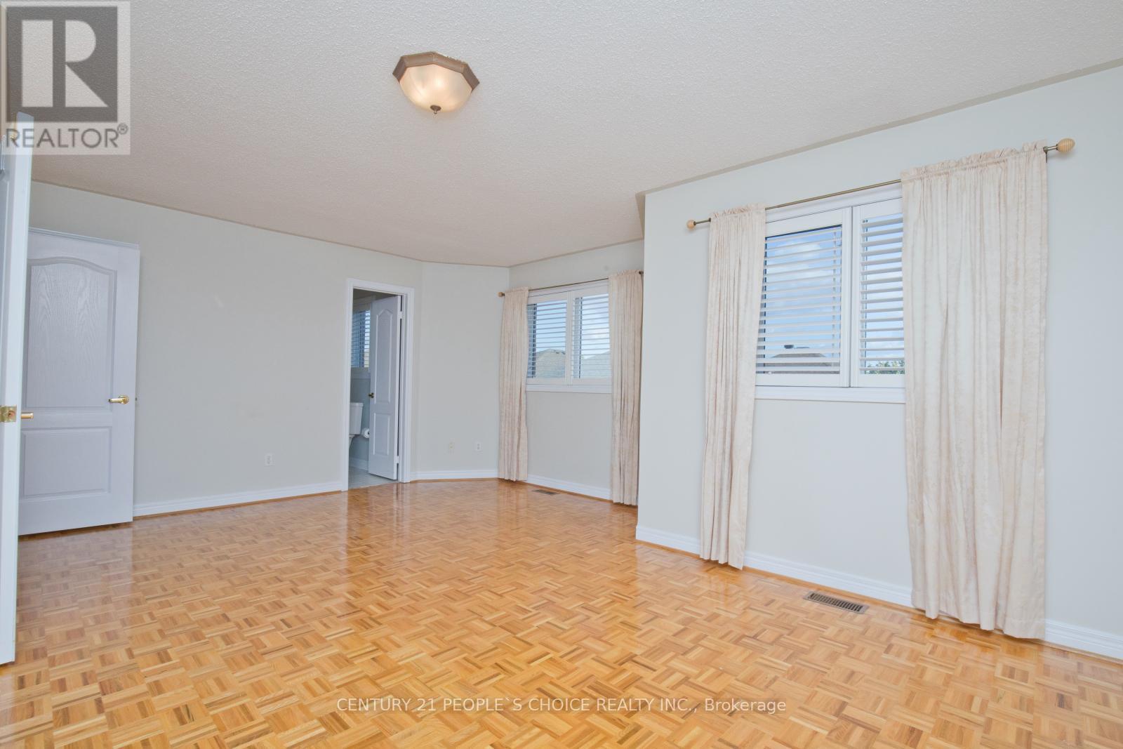 Photo 18 of 71 Rosanna Crescent, Vaughan ON