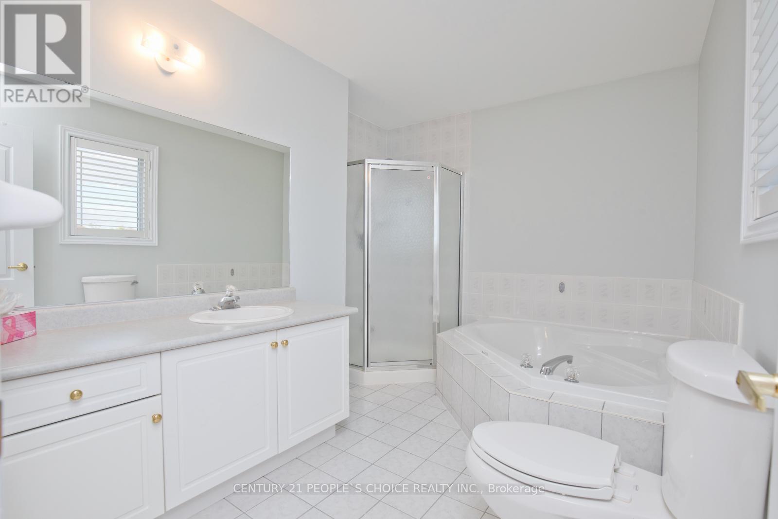 Photo 19 of 71 Rosanna Crescent, Vaughan ON