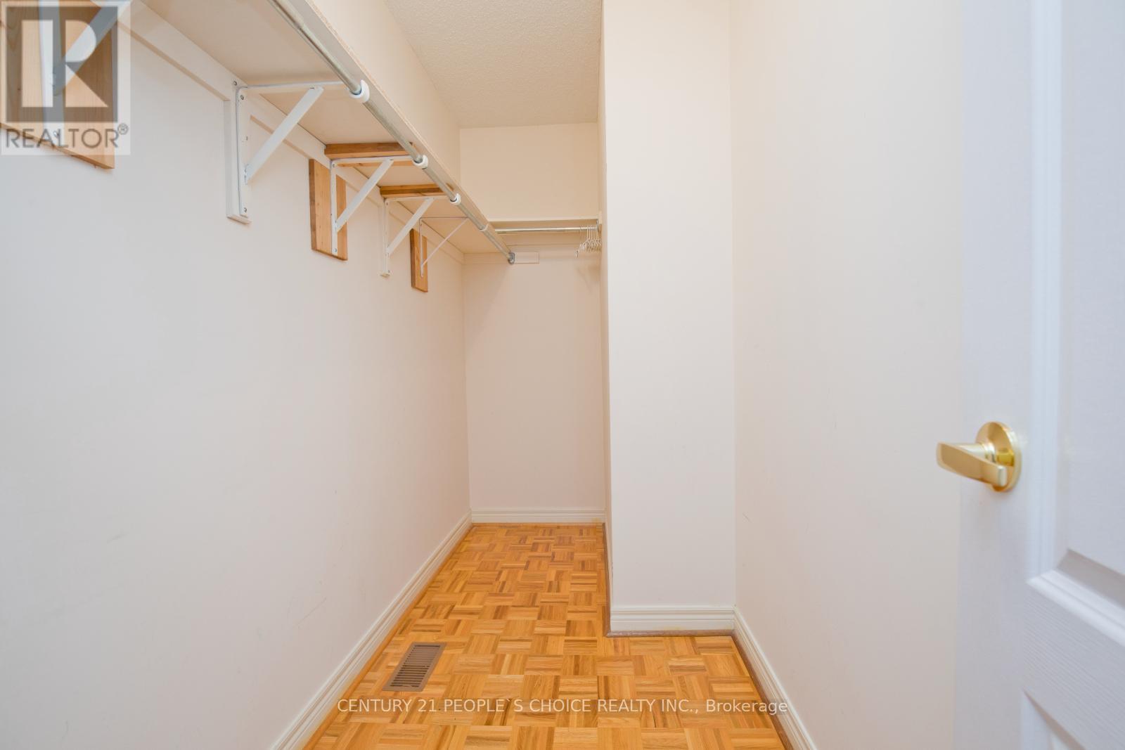 Photo 20 of 71 Rosanna Crescent, Vaughan ON