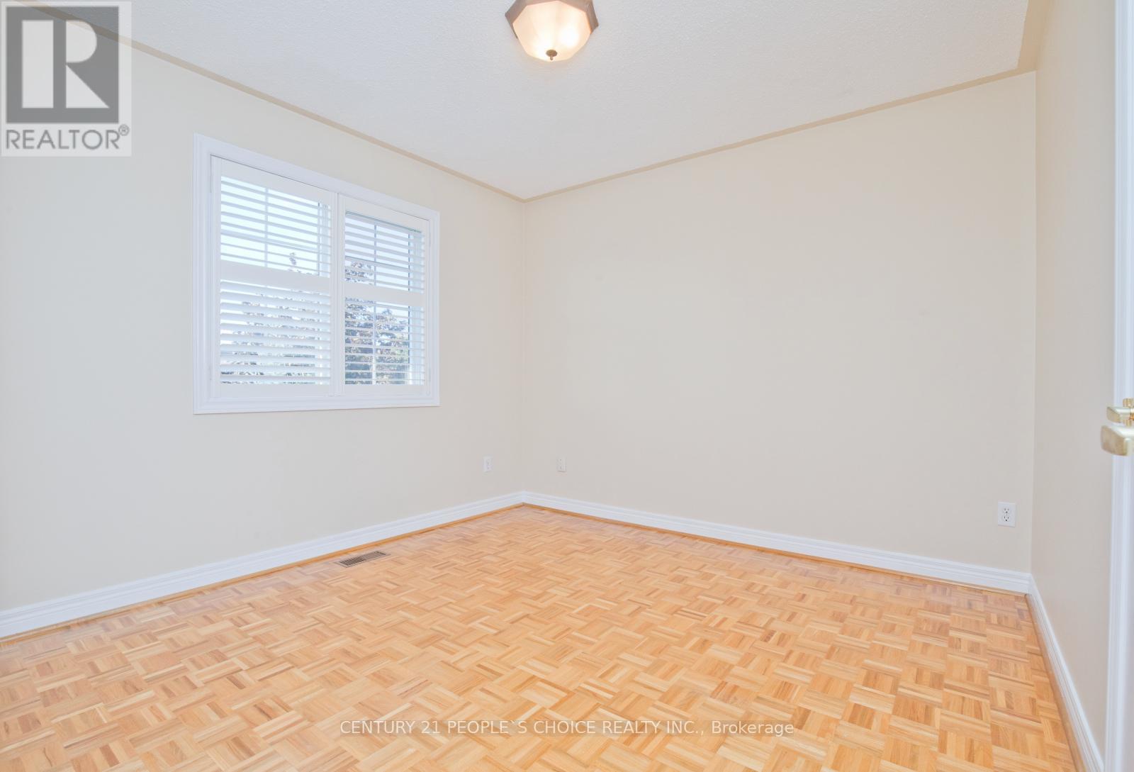 Photo 21 of 71 Rosanna Crescent, Vaughan ON