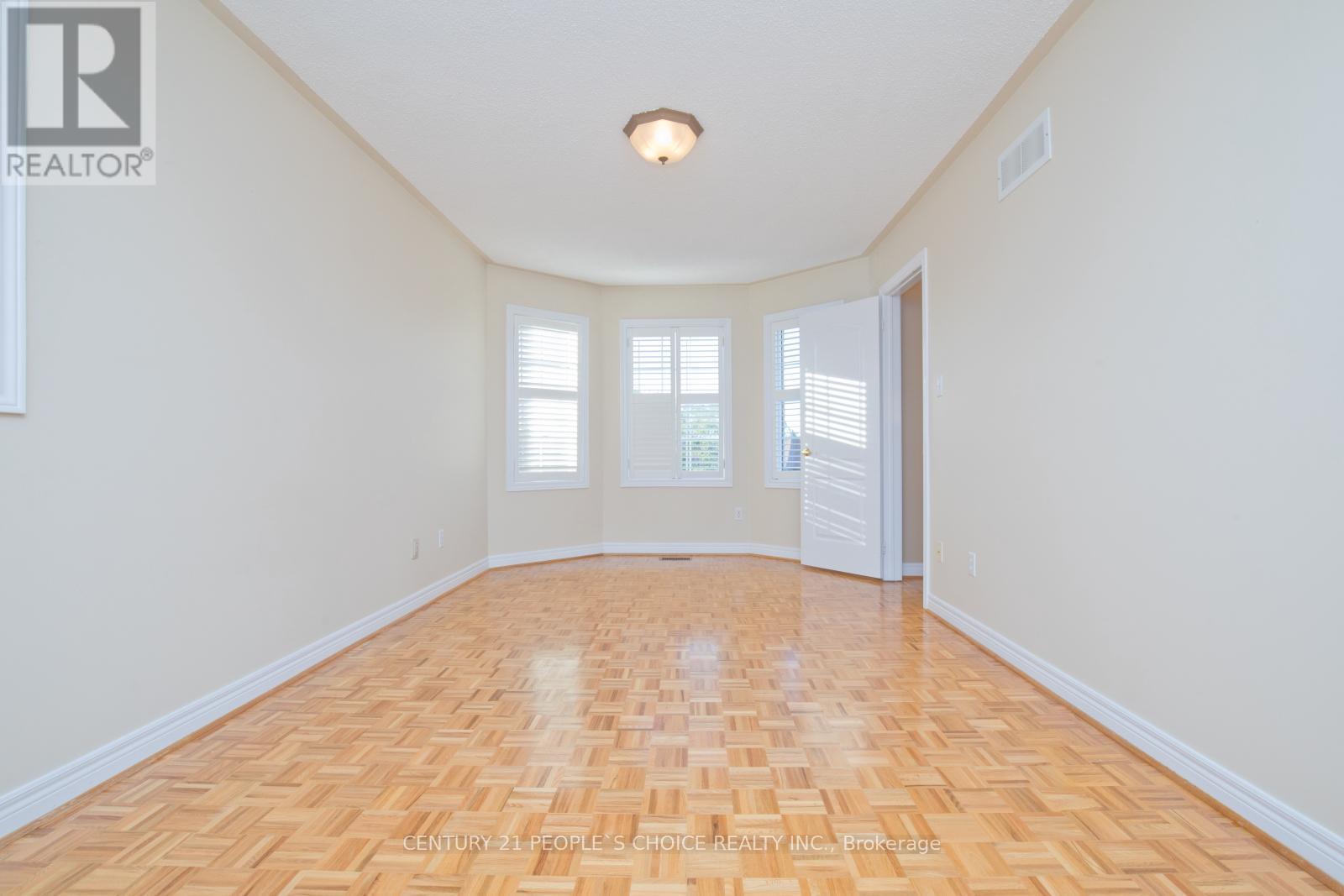Photo 23 of 71 Rosanna Crescent, Vaughan ON