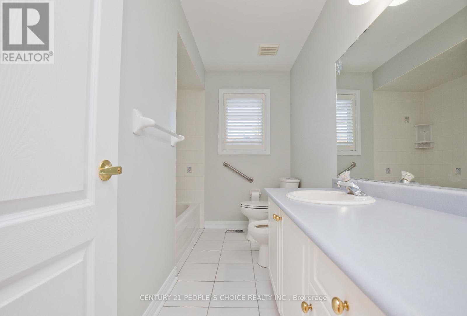 Photo 24 of 71 Rosanna Crescent, Vaughan ON